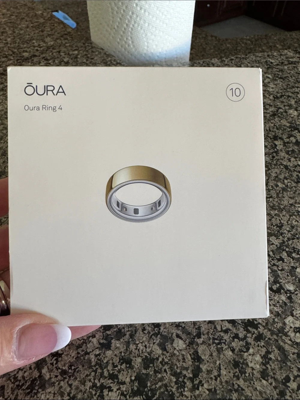 Oura Ring 4 Gold Size 10 – Excellent Working Condition w/ Charger